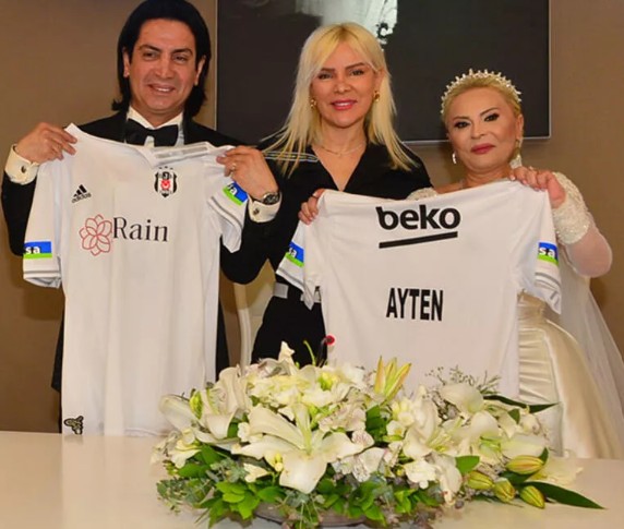 Ünlü şarkıcı Beşiktaş marşıyla evlendi!